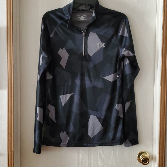 Under Armour Tops - Under Armour Fitted Women's Pullover Shirt Size SM